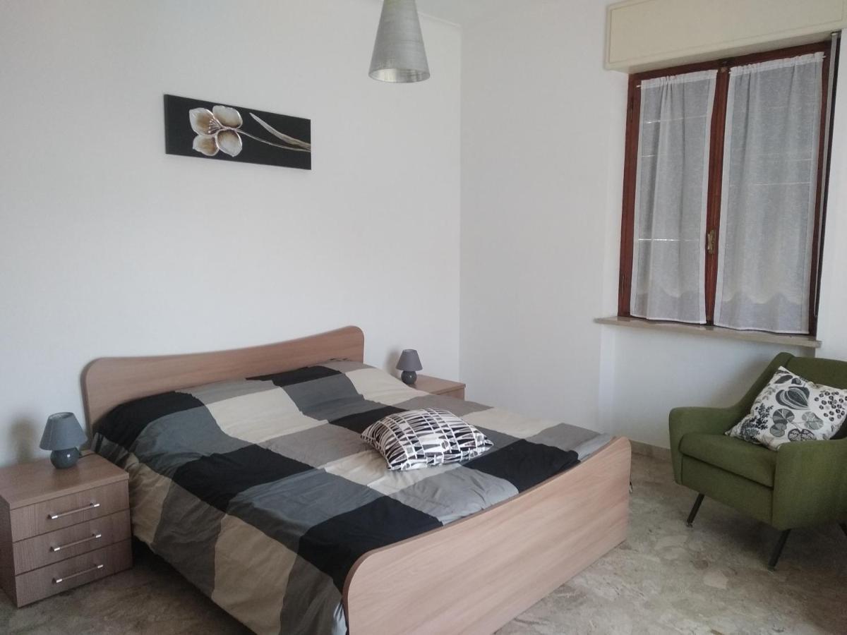 Casa Dusat In Accogliente Edificio Nel Centro Di Monforte Monforte dʼAlba Екстериор снимка