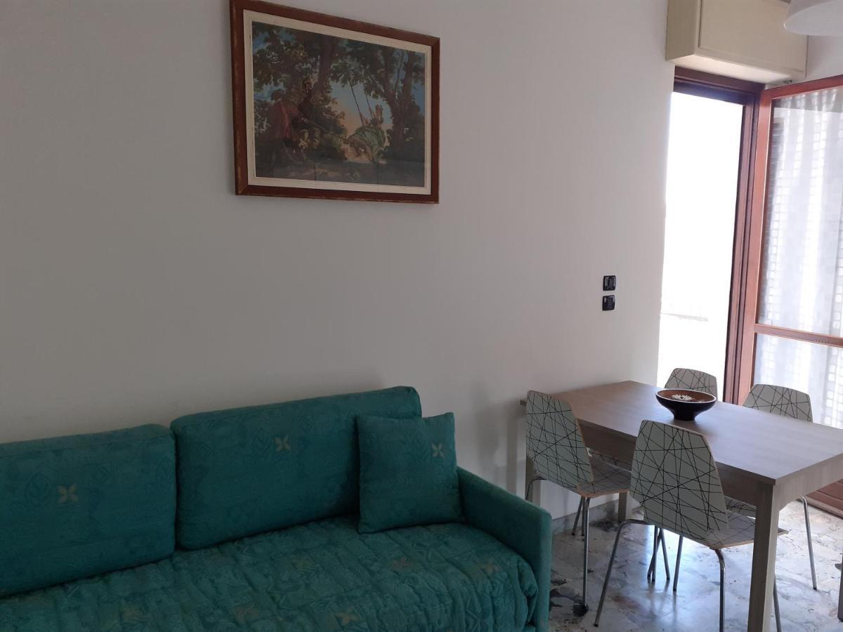 Casa Dusat In Accogliente Edificio Nel Centro Di Monforte Monforte dʼAlba Екстериор снимка